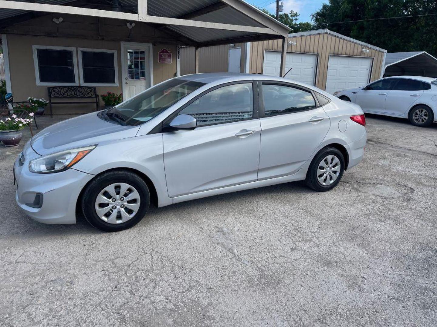 2016 SILVER HYUNDAI ACCENT SE (KMHCT4AE7GU) with an 1.6L engine, Automatic transmission, located at 124 Elm St., Cibolo, TX, 78108, (210) 658-3118, 29.559427, -98.232384 - Photo#0