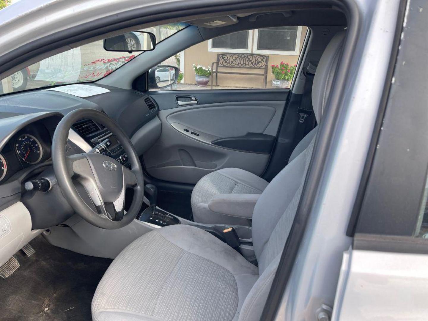 2016 SILVER HYUNDAI ACCENT SE (KMHCT4AE7GU) with an 1.6L engine, Automatic transmission, located at 124 Elm St., Cibolo, TX, 78108, (210) 658-3118, 29.559427, -98.232384 - Photo#1