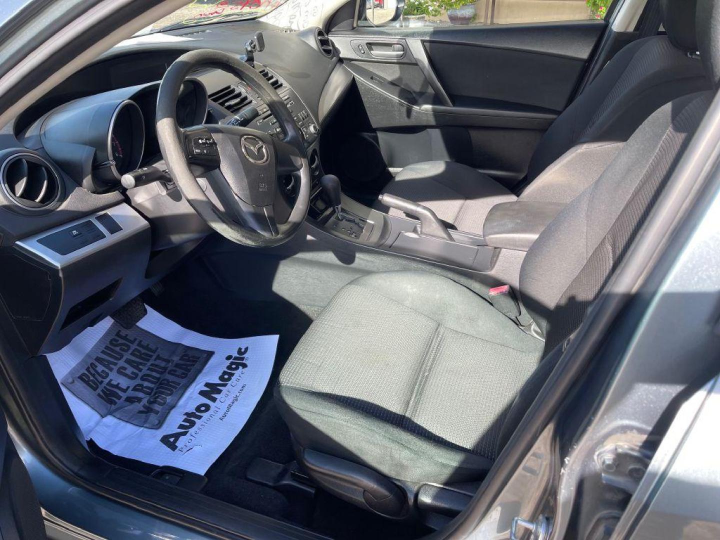 2013 GRAY MAZDA 3 I (JM1BL1TF8D1) with an 2.0L engine, Automatic transmission, located at 124 Elm St., Cibolo, TX, 78108, (210) 658-3118, 29.559427, -98.232384 - Photo#1