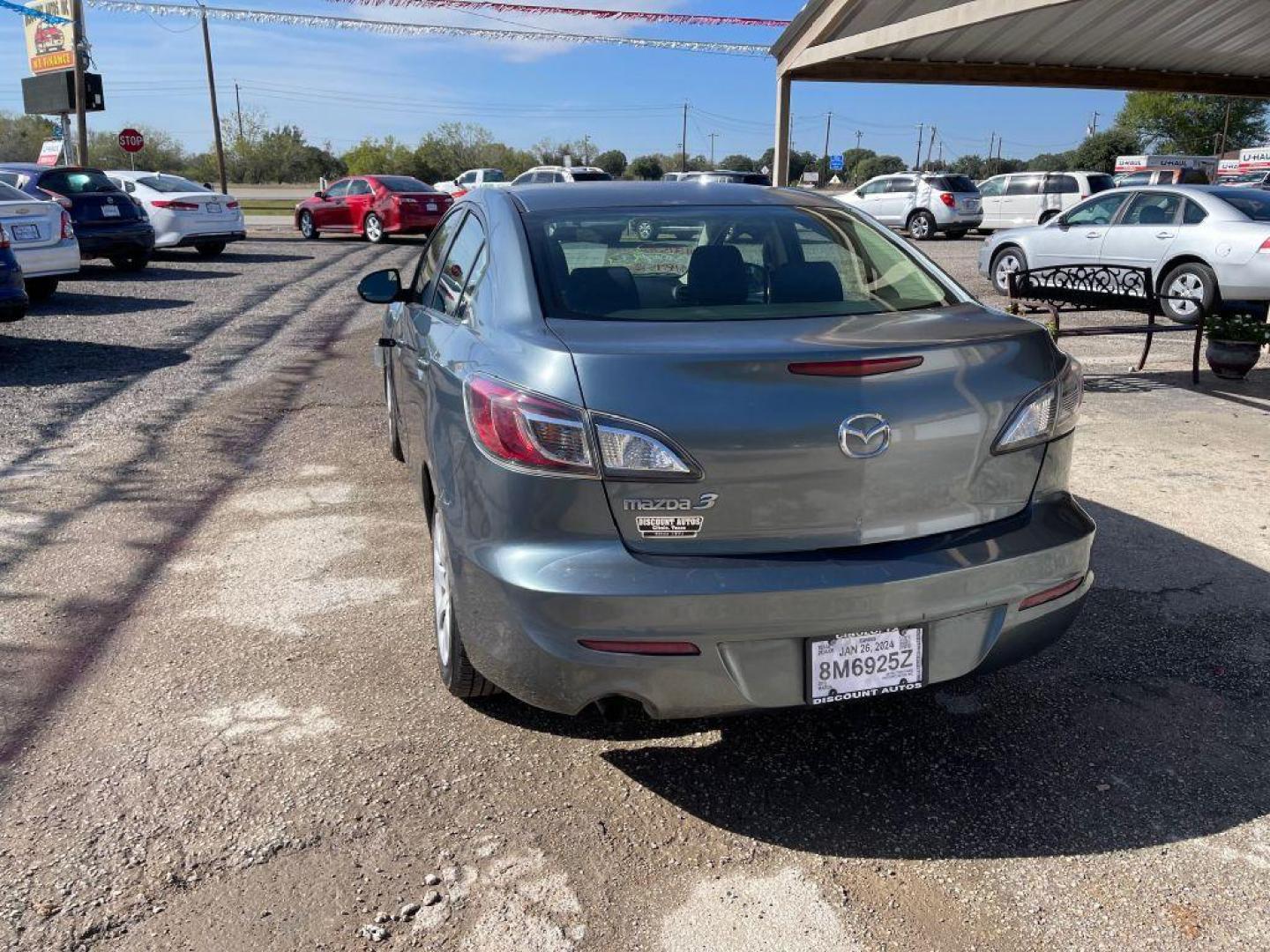 2013 GRAY MAZDA 3 I (JM1BL1TF8D1) with an 2.0L engine, Automatic transmission, located at 124 Elm St., Cibolo, TX, 78108, (210) 658-3118, 29.559427, -98.232384 - Photo#5