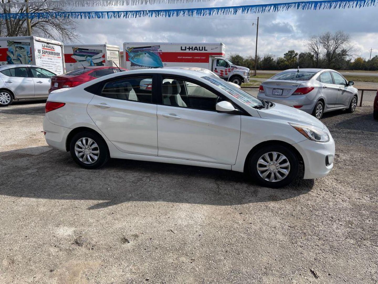 2016 WHITE HYUNDAI ACCENT SE (KMHCT4AE2GU) with an 1.6L engine, Automatic transmission, located at 124 Elm St., Cibolo, TX, 78108, (210) 658-3118, 29.559427, -98.232384 - Photo#6