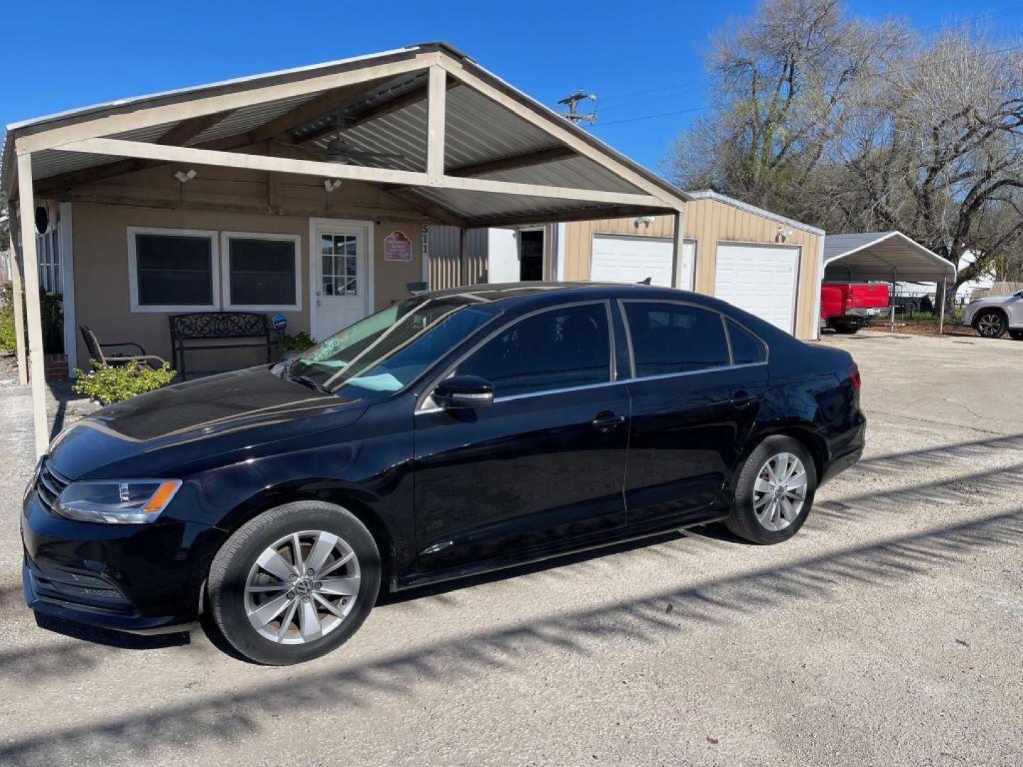 2016 BLACK VOLKSWAGEN JETTA SE (3VWD67AJ1GM) with an 1.4L engine, Automatic transmission, located at 124 Elm St., Cibolo, TX, 78108, (210) 658-3118, 29.559427, -98.232384 - www.discountautoscibolo.com TEXT 210-900-3118 41 MONTHLY PAYMENTS OF $320 WITH $2995 DOWN AND FINAL ODD PAYMENT OF $73.27 W/FIRST PAYMENT DUE 30 DAYS FROM DATE OF SALE. FEATURES: BACK UP CAMERA, SUN ROOF, HEATED LEATHER SEATS, BLUE TOOTH WARRANTY ON ENGINE and TRANSMISSION O - Photo#0