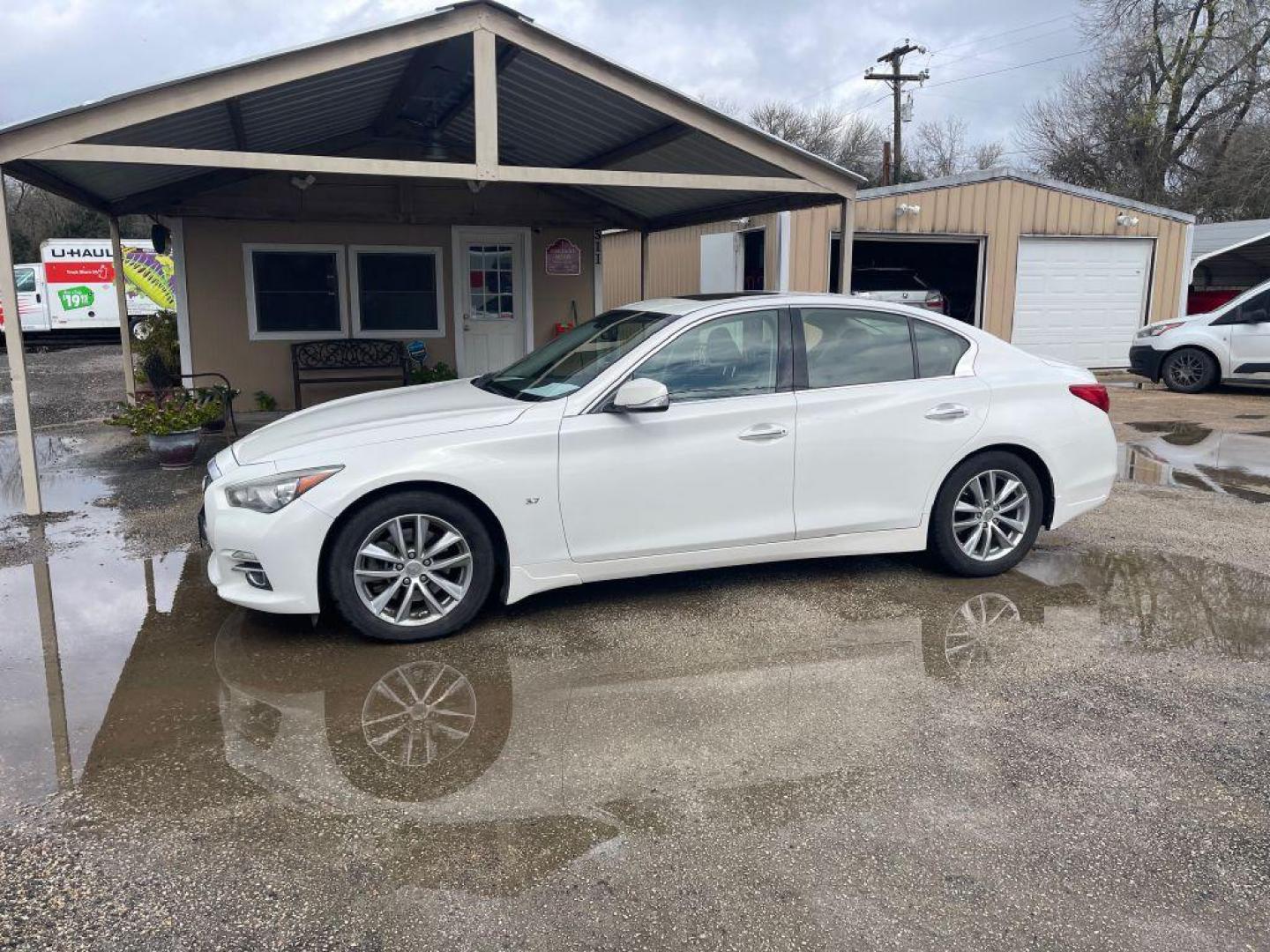 2014 WHITE INFINITI Q50 BASE (JN1BV7AP2EM) with an 3.7L engine, Automatic transmission, located at 124 Elm St., Cibolo, TX, 78108, (210) 658-3118, 29.559427, -98.232384 - Photo#0