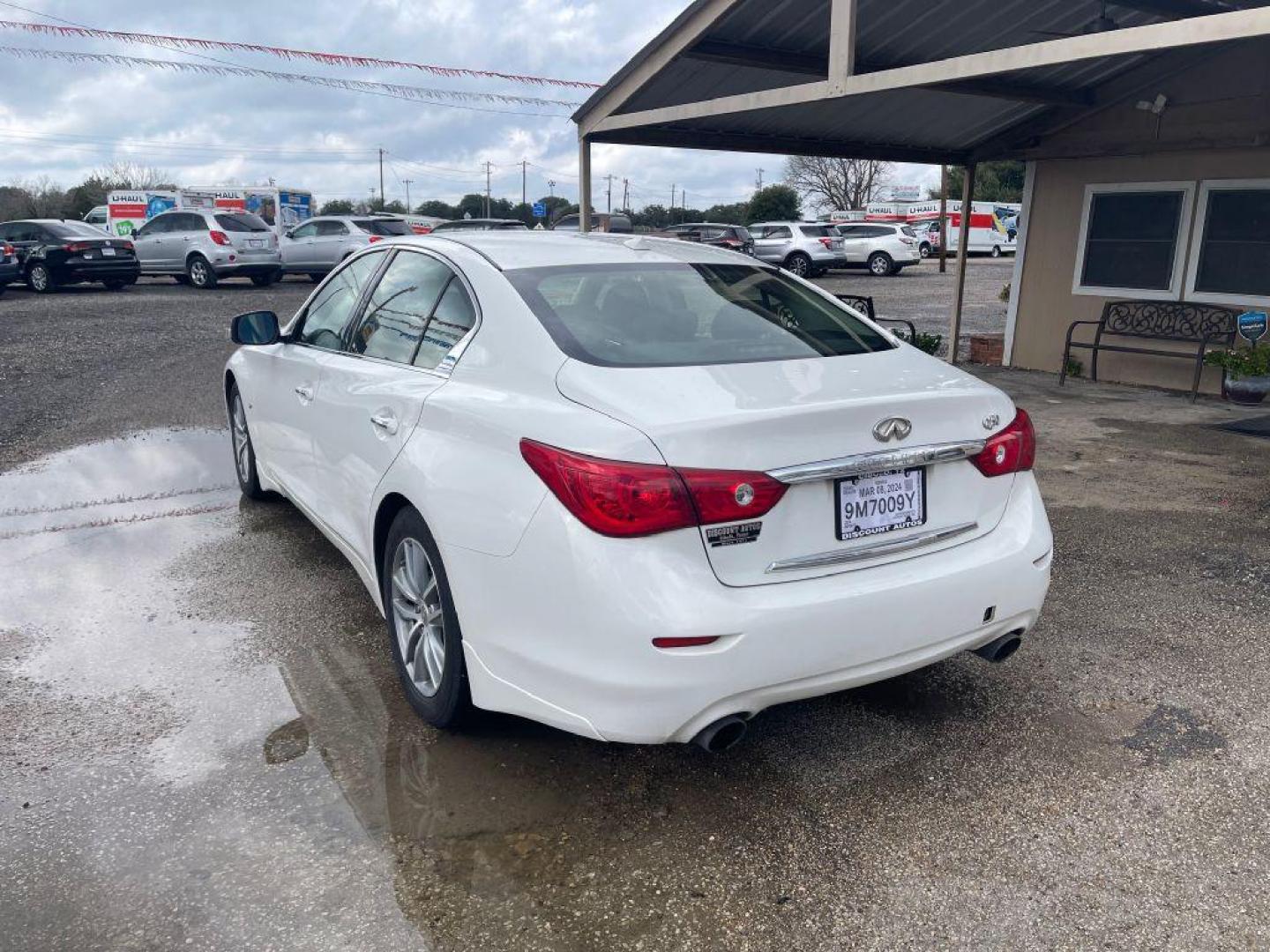 2014 WHITE INFINITI Q50 BASE (JN1BV7AP2EM) with an 3.7L engine, Automatic transmission, located at 124 Elm St., Cibolo, TX, 78108, (210) 658-3118, 29.559427, -98.232384 - Photo#2