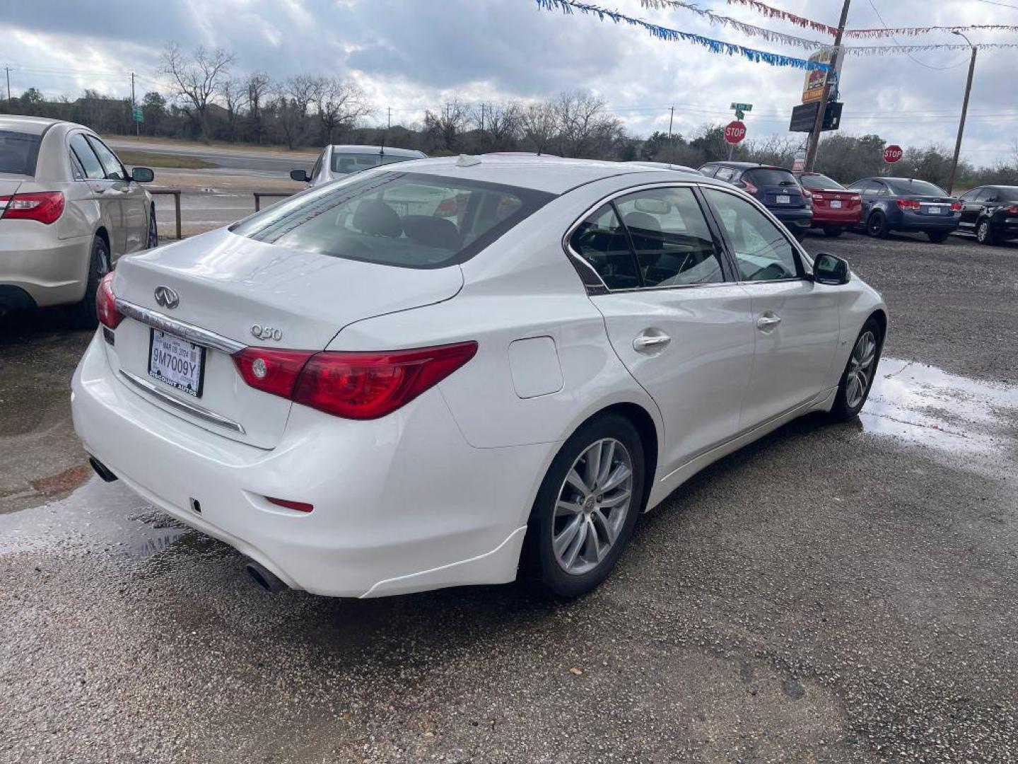 2014 WHITE INFINITI Q50 BASE (JN1BV7AP2EM) with an 3.7L engine, Automatic transmission, located at 124 Elm St., Cibolo, TX, 78108, (210) 658-3118, 29.559427, -98.232384 - Photo#3