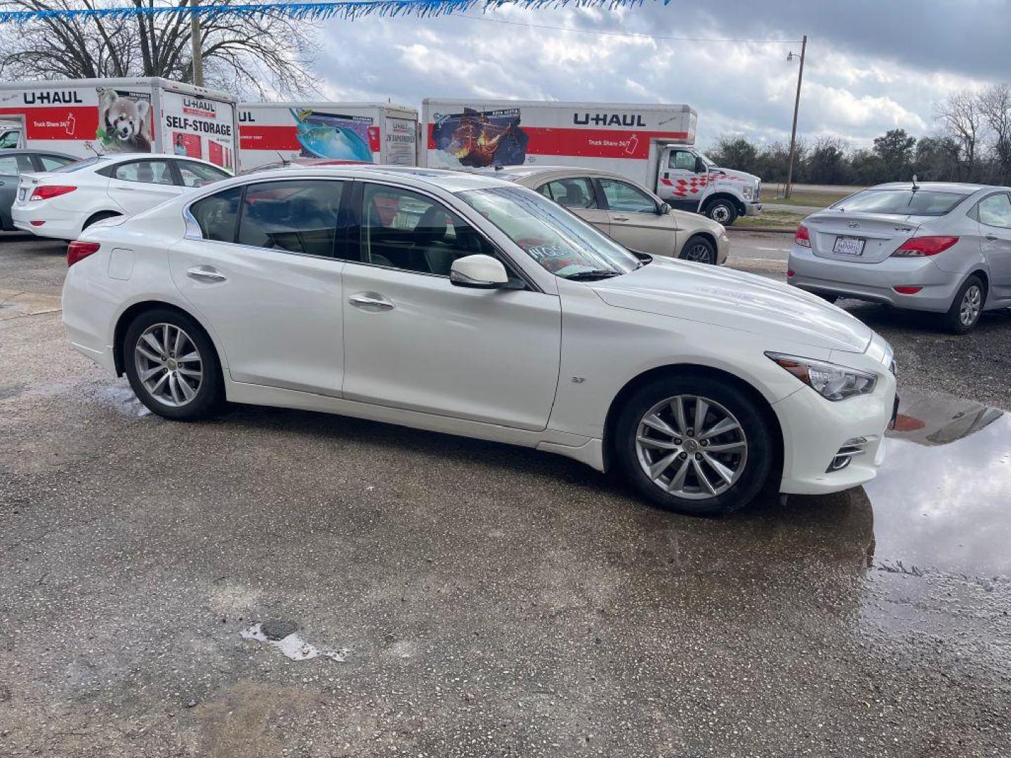 2014 WHITE INFINITI Q50 BASE (JN1BV7AP2EM) with an 3.7L engine, Automatic transmission, located at 124 Elm St., Cibolo, TX, 78108, (210) 658-3118, 29.559427, -98.232384 - Photo#8