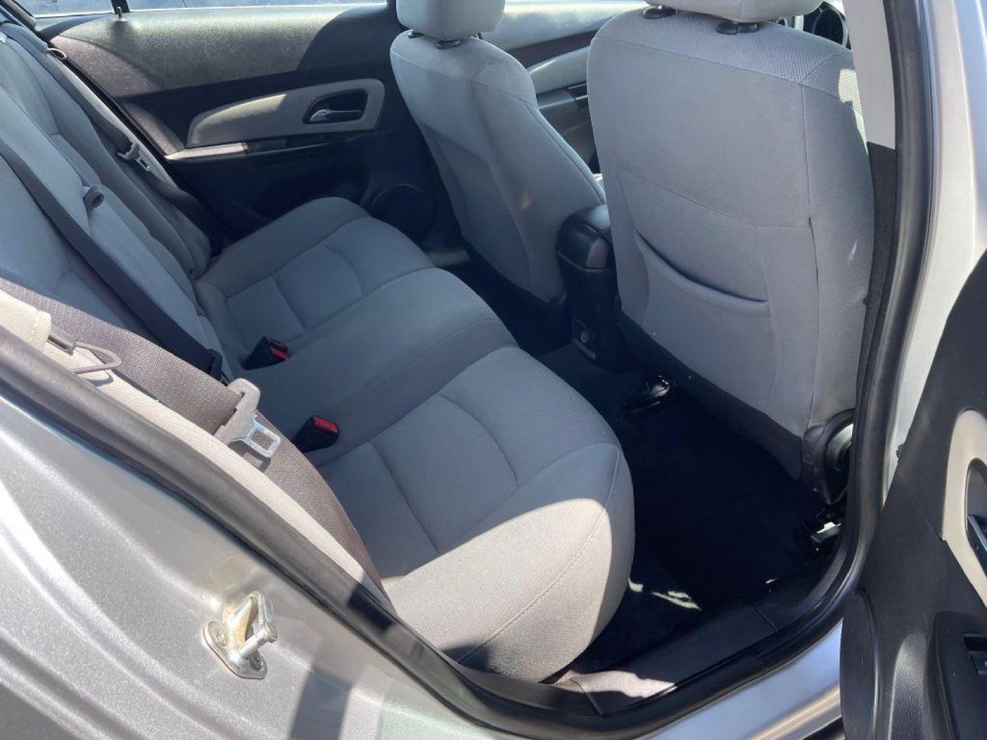 2014 SILVER CHEVROLET CRUZE LT (1G1PC5SB3E7) with an 1.4L engine, Automatic transmission, located at 124 Elm St., Cibolo, TX, 78108, (210) 658-3118, 29.559427, -98.232384 - Photo#3