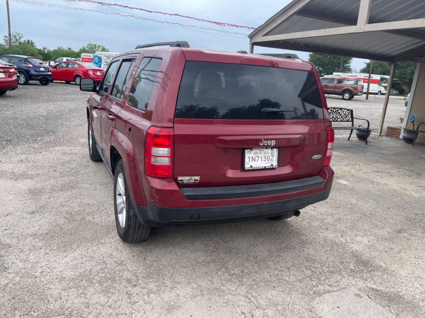 2016 MAROON JEEP PATRIOT LATITUDE (1C4NJPFB0GD) with an 2.4L engine, Continuously Variable transmission, located at 124 Elm St., Cibolo, TX, 78108, (210) 658-3118, 29.559427, -98.232384 - Photo#3