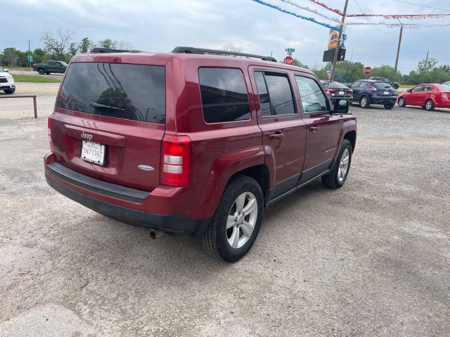 2016 MAROON JEEP PATRIOT LATITUDE (1C4NJPFB0GD) with an 2.4L engine, Continuously Variable transmission, located at 124 Elm St., Cibolo, TX, 78108, (210) 658-3118, 29.559427, -98.232384 - Photo#4