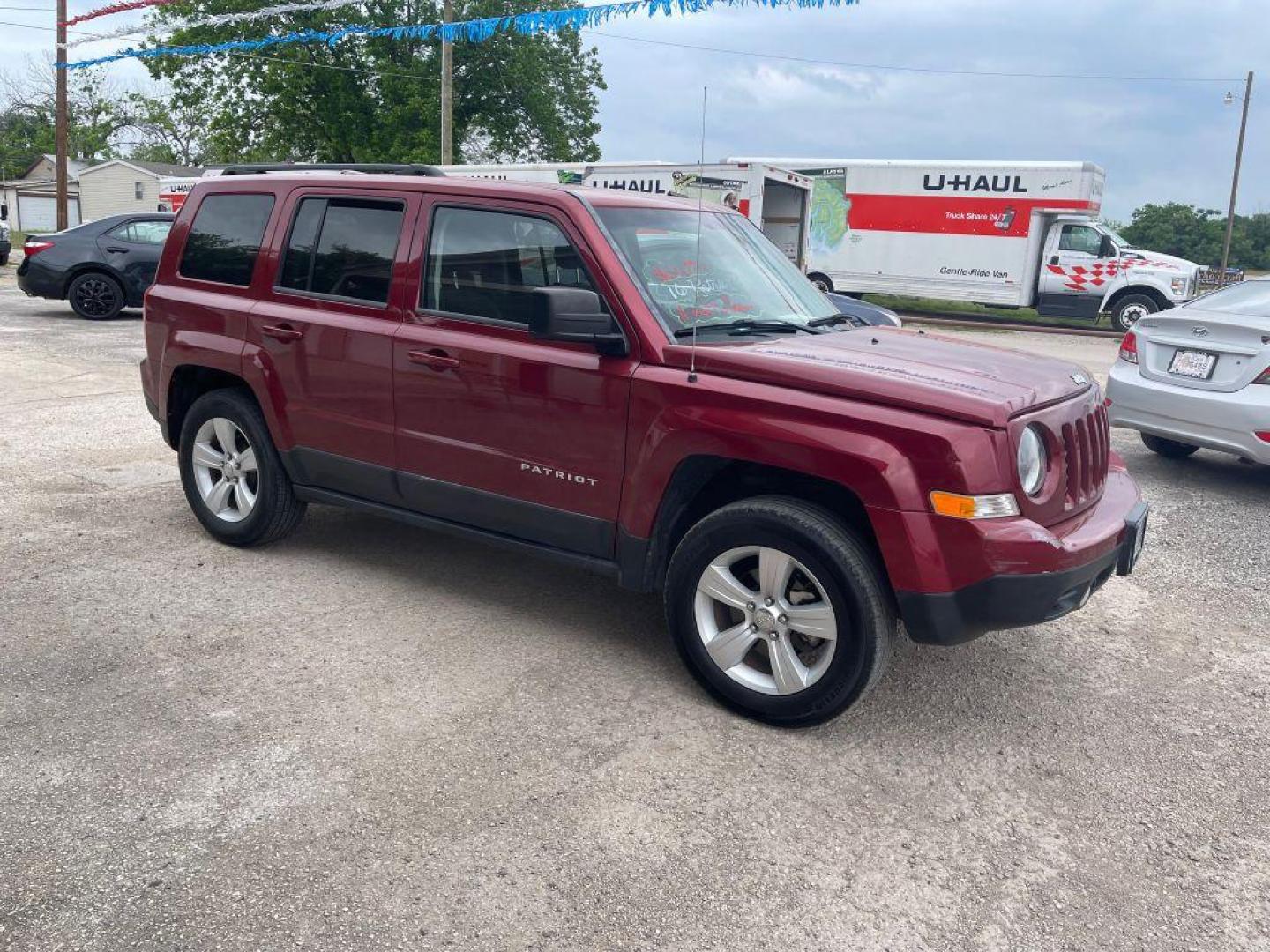 2016 MAROON JEEP PATRIOT LATITUDE (1C4NJPFB0GD) with an 2.4L engine, Continuously Variable transmission, located at 124 Elm St., Cibolo, TX, 78108, (210) 658-3118, 29.559427, -98.232384 - Photo#8