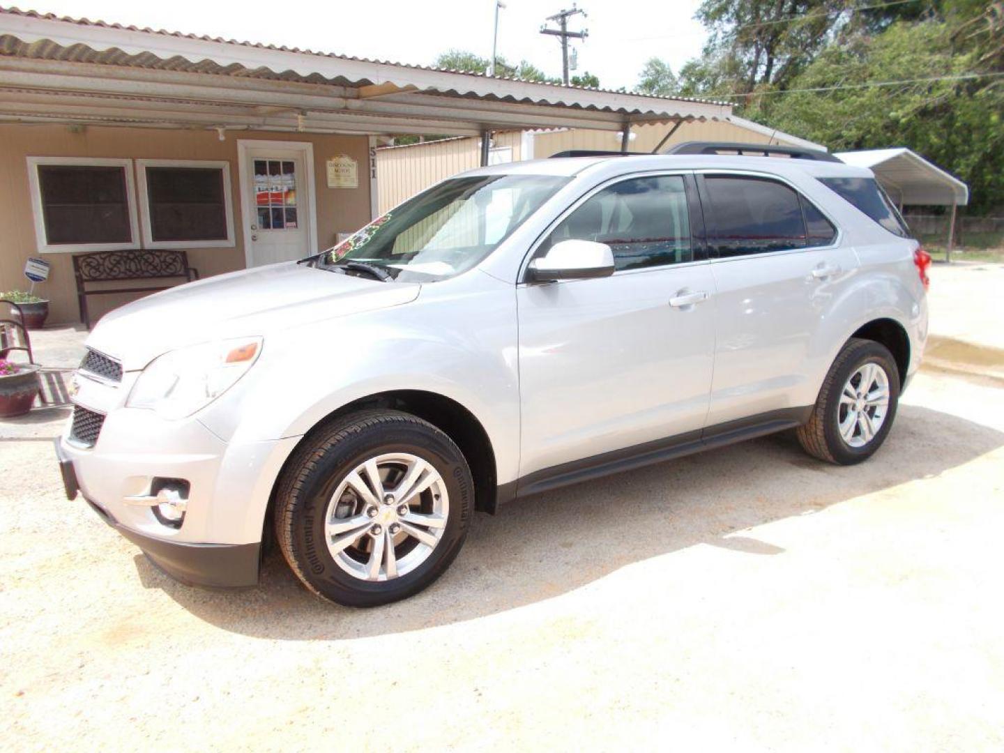 2013 SILVER CHEVROLET EQUINOX LT (2GNALPEK1D6) with an 2.4L engine, Automatic transmission, located at 124 Elm St., Cibolo, TX, 78108, (210) 658-3118, 29.559427, -98.232384 - www.discountautoscibolo.com TEXT QUESTIONS TO 210-900-3118 35 MONTHLY PAYMENTS OF $315 WITH $1495 DOWN AND FINAL ODD PAYMENT OF $125.37 W/FIRST PAYMENT DUE 30 DAYS FROM DATE OF SALE. ** NO WARRANTY, SOLD AS IS ** 36 MO'S TERM W/ 22.50 APR and TITLE TRANSFER FEE OF $195 D - Photo#0