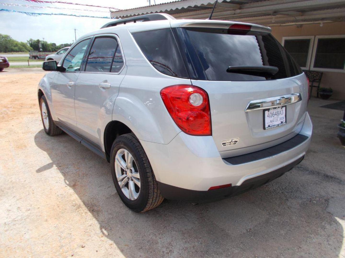 2013 SILVER CHEVROLET EQUINOX LT (2GNALPEK1D6) with an 2.4L engine, Automatic transmission, located at 124 Elm St., Cibolo, TX, 78108, (210) 658-3118, 29.559427, -98.232384 - www.discountautoscibolo.com TEXT QUESTIONS TO 210-900-3118 35 MONTHLY PAYMENTS OF $315 WITH $1495 DOWN AND FINAL ODD PAYMENT OF $125.37 W/FIRST PAYMENT DUE 30 DAYS FROM DATE OF SALE. ** NO WARRANTY, SOLD AS IS ** 36 MO'S TERM W/ 22.50 APR and TITLE TRANSFER FEE OF $195 D - Photo#3