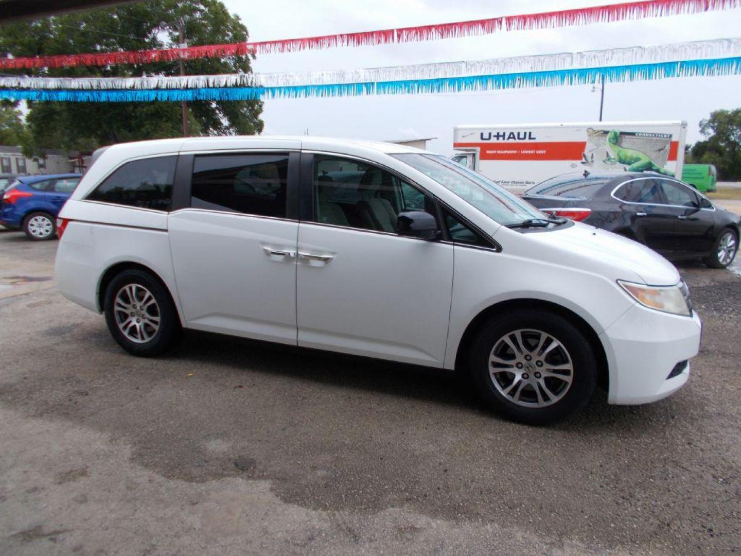 2012 WHITE HONDA ODYSSEY EX (5FNRL5H49CB) with an 3.5L engine, Automatic transmission - www.discountautoscibolo.com TEXT 210-900-3118 35 MONTHLY PAYMENTS OF $315 WITH $1495 DOWN AND FINAL ODD PAYMENT OF $114.92 W/FIRST PAYMENT DUE 30 DAYS FROM DATE OF SALE. ** NO WARRANTY, SOLD AS IS ** 36 MO'S TERM W/ 22.46 APR and TITLE TRANSFER FEE OF $195 DUE TWO WEE - Photo#8