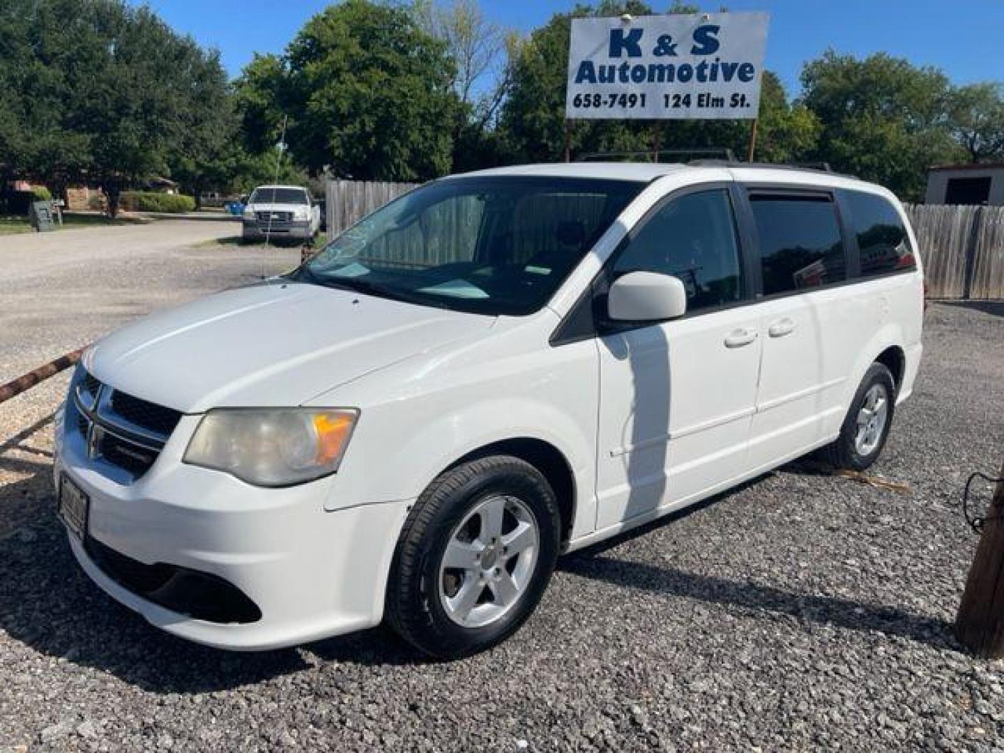 2013 WHITE DODGE GRAND CARAVAN SXT Stow n Go (2C4RDGCGXDR) with an 3.6L engine, Automatic transmission, located at 124 Elm St., Cibolo, TX, 78108, (210) 658-3118, 29.559427, -98.232384 - Photo#0