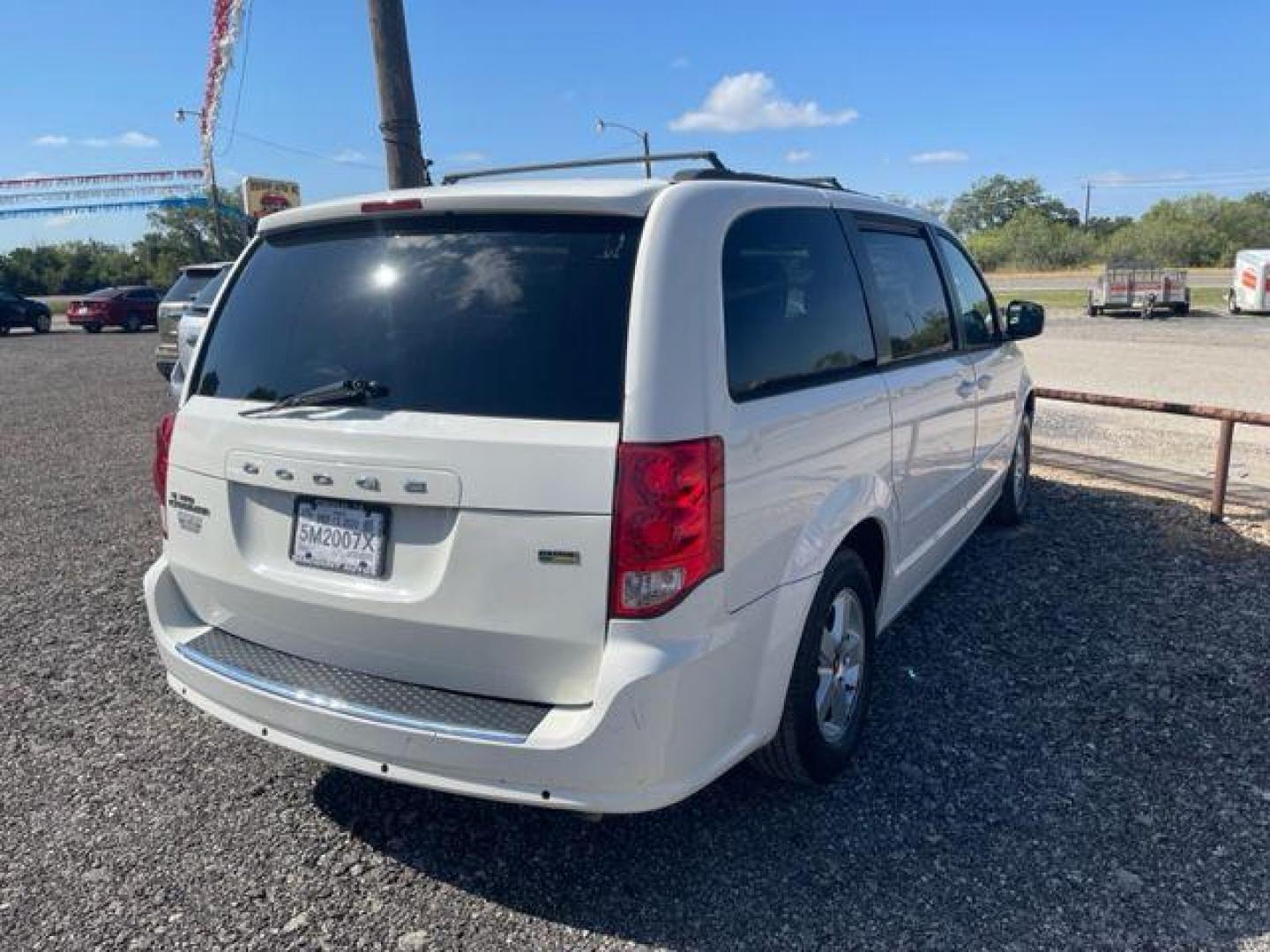 2013 WHITE DODGE GRAND CARAVAN SXT Stow n Go (2C4RDGCGXDR) with an 3.6L engine, Automatic transmission, located at 124 Elm St., Cibolo, TX, 78108, (210) 658-3118, 29.559427, -98.232384 - Photo#2