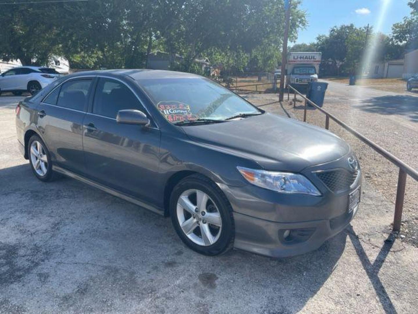 2011 GRAY TOYOTA CAMRY BASE (4T1BF3EK4BU) with an 2.5L engine, Automatic transmission, located at 124 Elm St., Cibolo, TX, 78108, (210) 658-3118, 29.559427, -98.232384 - Photo#4