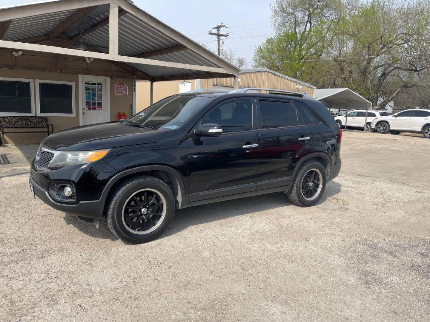 2011 BLACK KIA SORENTO EX (5XYKU4A21BG) with an 3.5L engine, Automatic transmission, located at 124 Elm St., Cibolo, TX, 78108, (210) 658-3118, 29.559427, -98.232384 - Photo#0