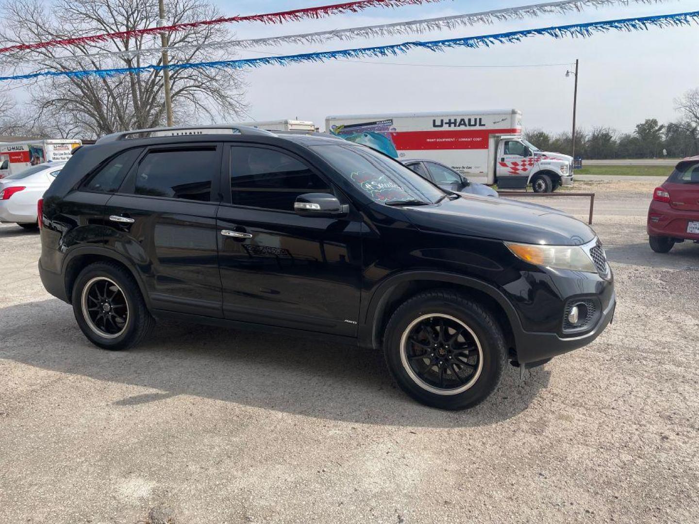 2011 BLACK KIA SORENTO EX (5XYKU4A21BG) with an 3.5L engine, Automatic transmission, located at 124 Elm St., Cibolo, TX, 78108, (210) 658-3118, 29.559427, -98.232384 - Photo#10