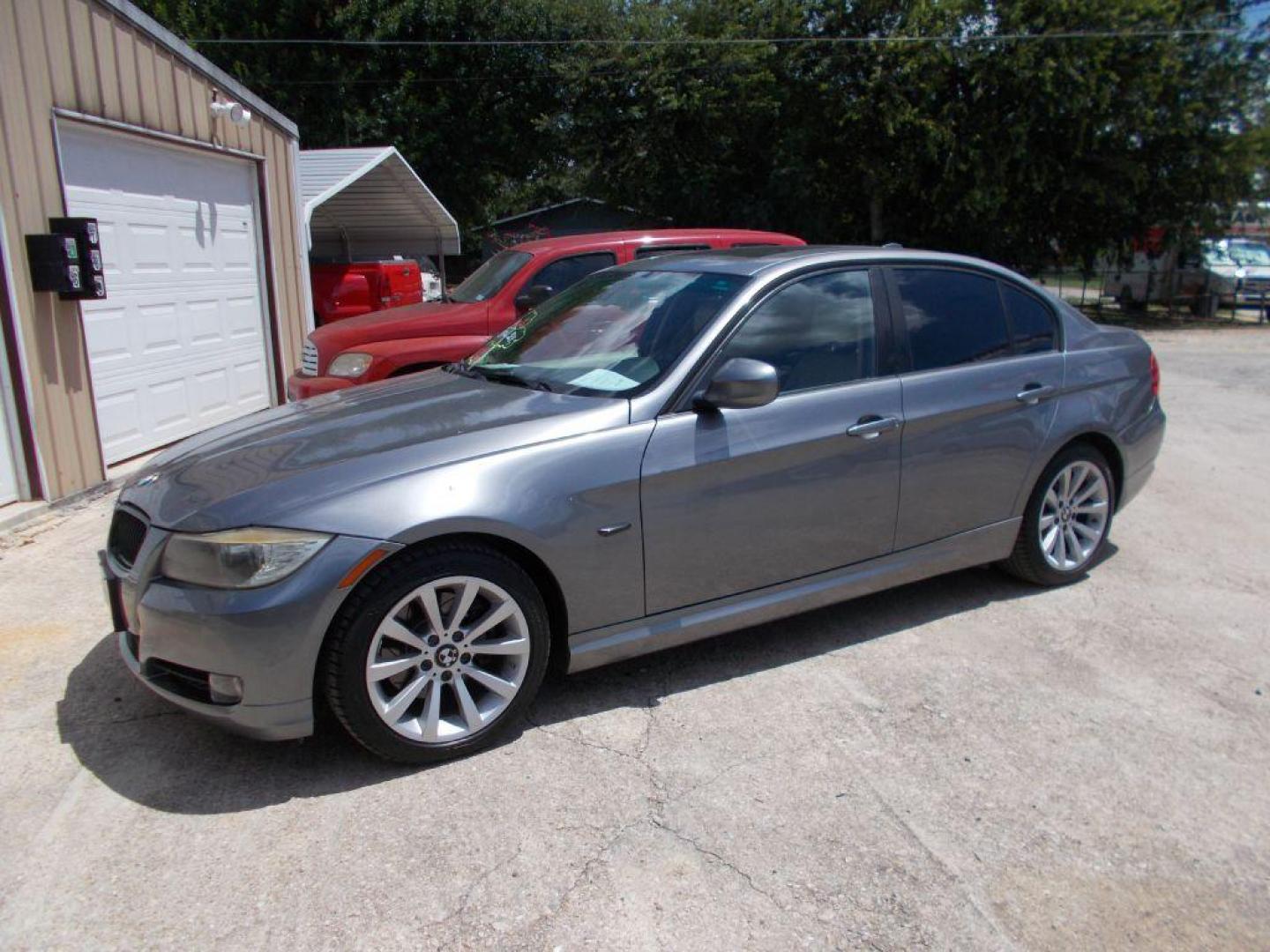 2011 SILVER BMW 328 I (WBAPH7C54BE) with an 3.0L engine, Automatic transmission, located at 124 Elm St., Cibolo, TX, 78108, (210) 658-3118, 29.559427, -98.232384 - Photo#0