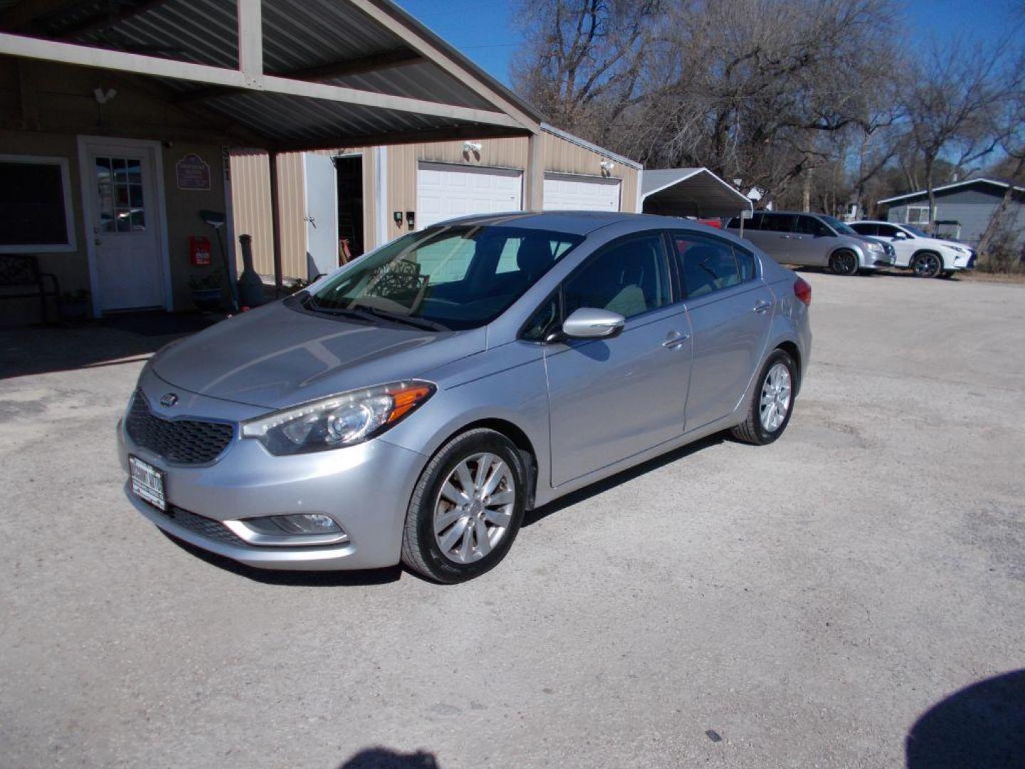 2014 SILVER KIA FORTE EX (KNAFX4A84E5) with an 2.0L engine, Automatic transmission, located at 124 Elm St., Cibolo, TX, 78108, (210) 658-3118, 29.559427, -98.232384 - www.discountautoscibolo.com TEXT QUESTIONS TO 210-900-3118 35 MONTHLY PAYMENTS OF $300 WITH $1895 DOWN AND FINAL ODD PAYMENT OF $21.45 W/FIRST PAYMENT DUE 30 DAYS FROM DATE OF SALE. FEATURES: BACK UP CAMERA ** NO WARRANTY, SOLD AS IS ** 36 MO'S TERM W/ 22.40 APR and TITLE - Photo#0