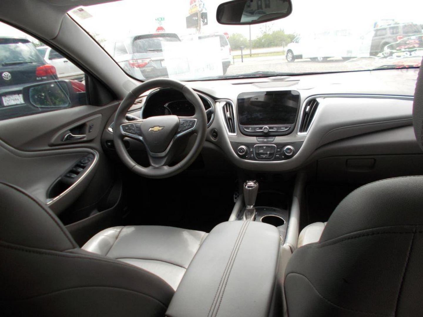 2016 RED CHEVROLET MALIBU LT (1G1ZE5ST6GF) with an 1.5L engine, Automatic transmission, located at 124 Elm St., Cibolo, TX, 78108, (210) 658-3118, 29.559427, -98.232384 - Photo#6