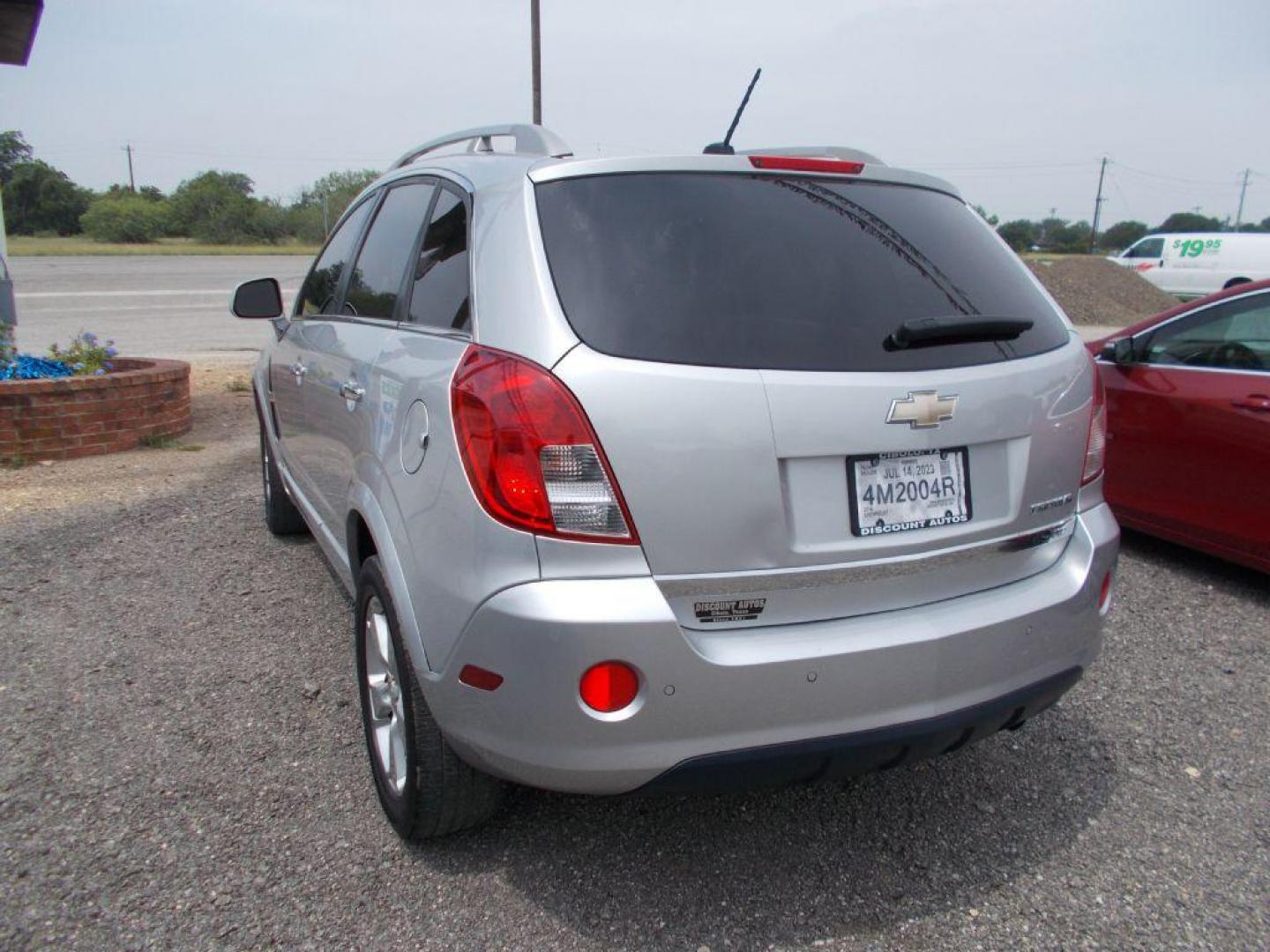 2014 SILVER CHEVROLET CAPTIVA LTZ (3GNAL4EK2ES) with an 2.4L engine, Automatic transmission, located at 124 Elm St., Cibolo, TX, 78108, (210) 658-3118, 29.559427, -98.232384 - Photo#3