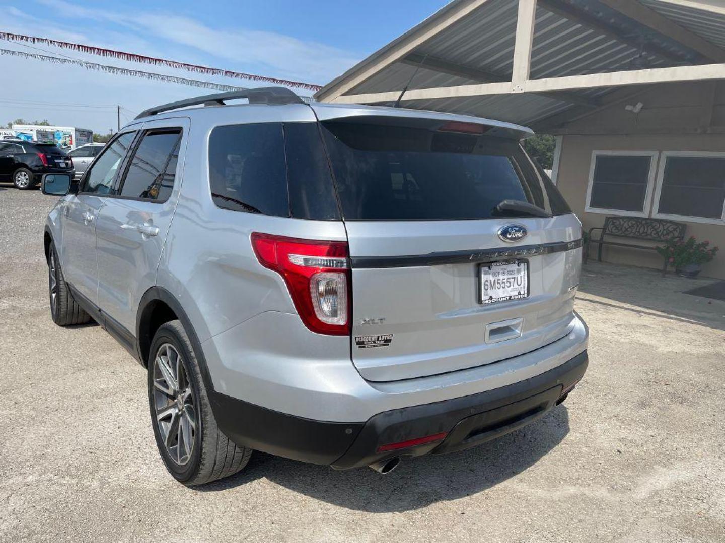 2015 SILVER FORD EXPLORER XLT (1FM5K7D80FG) with an 3.5L engine, Automatic transmission, located at 124 Elm St., Cibolo, TX, 78108, (210) 658-3118, 29.559427, -98.232384 - Photo#1