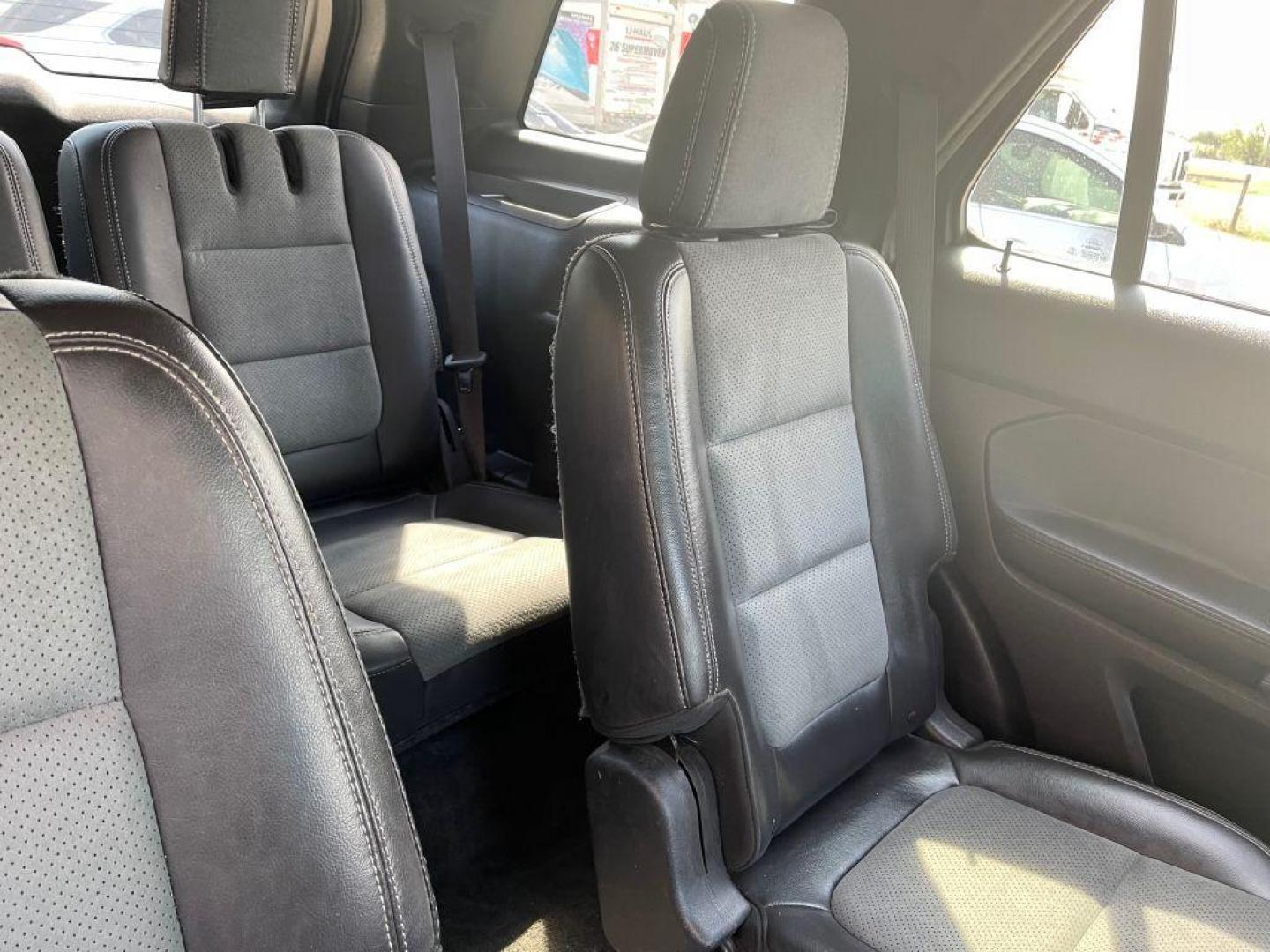 2015 SILVER FORD EXPLORER XLT (1FM5K7D80FG) with an 3.5L engine, Automatic transmission, located at 124 Elm St., Cibolo, TX, 78108, (210) 658-3118, 29.559427, -98.232384 - Photo#4