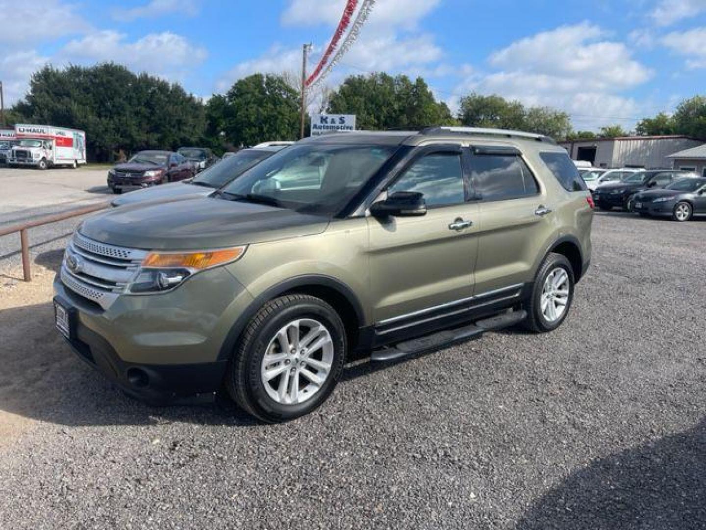 2013 GREEN FORD EXPLORER XLT (1FM5K8D89DG) with an 3.5L engine, Automatic transmission, located at 124 Elm St., Cibolo, TX, 78108, (210) 658-3118, 29.559427, -98.232384 - Photo#0